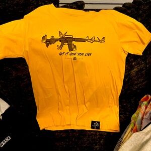 Yellow short sleeve tshirt